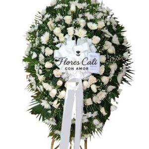 Corona fúnebre blanca clásica con rosas y crisantemos 05