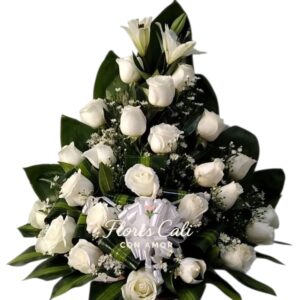 Abanico fúnebre de rosas y lirios blancos 07