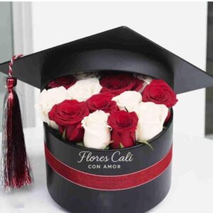 Cilindro de Rosas para Graduación con Birrete 37